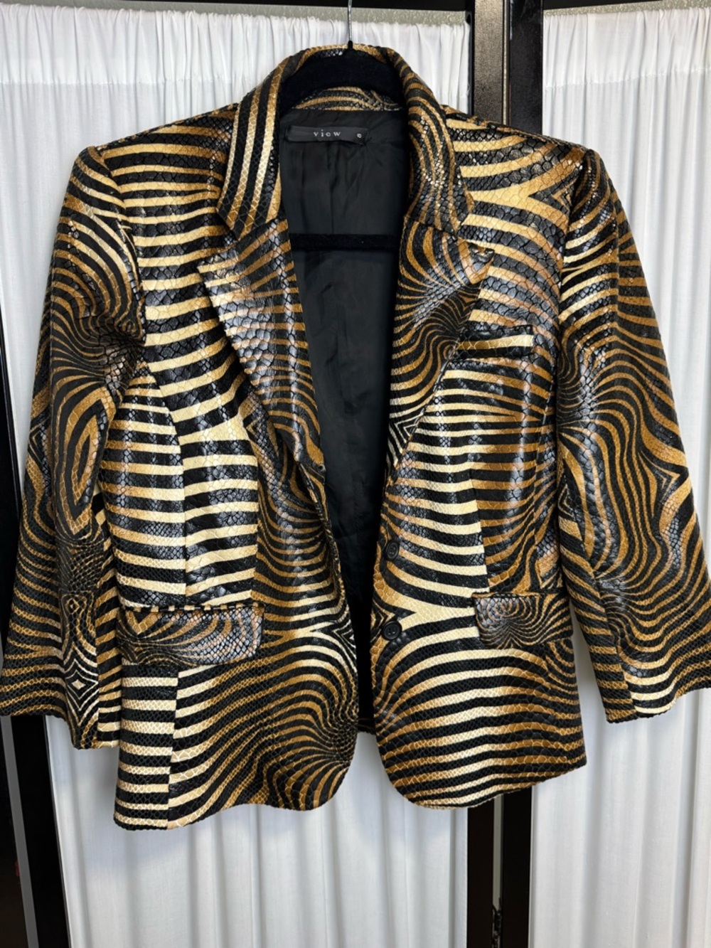 VIEW Metallic Black & Gold Patterned Blazer
